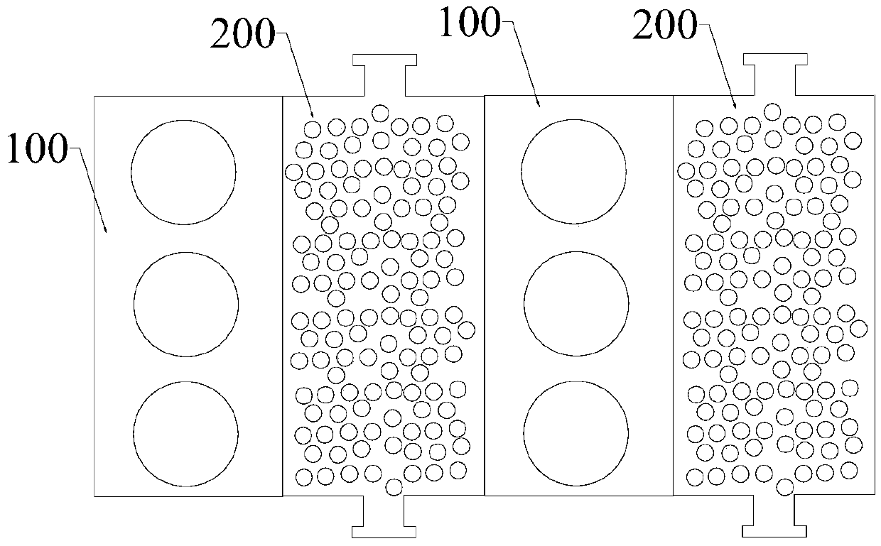 Tar cracking device and method