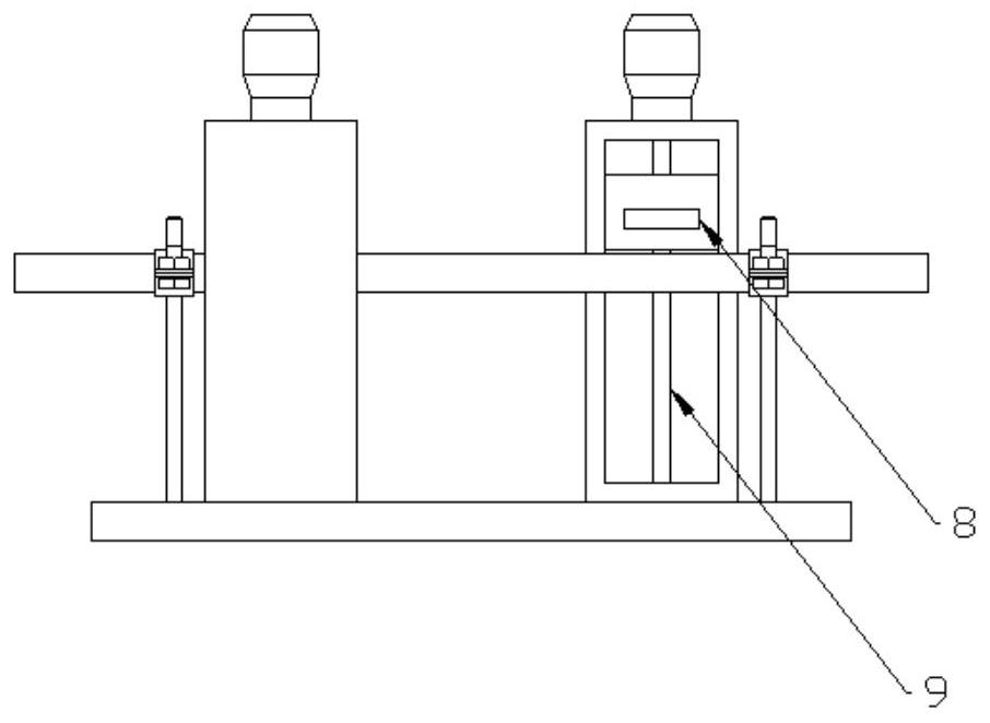 Device and method for passive current detection in low-frequency mechanical vibration environment