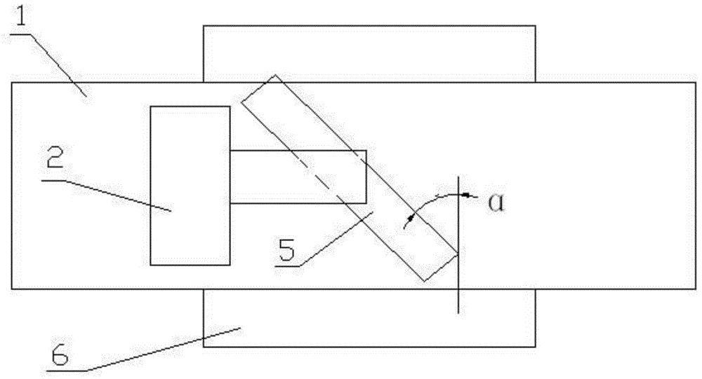 Flattening device of flour slices