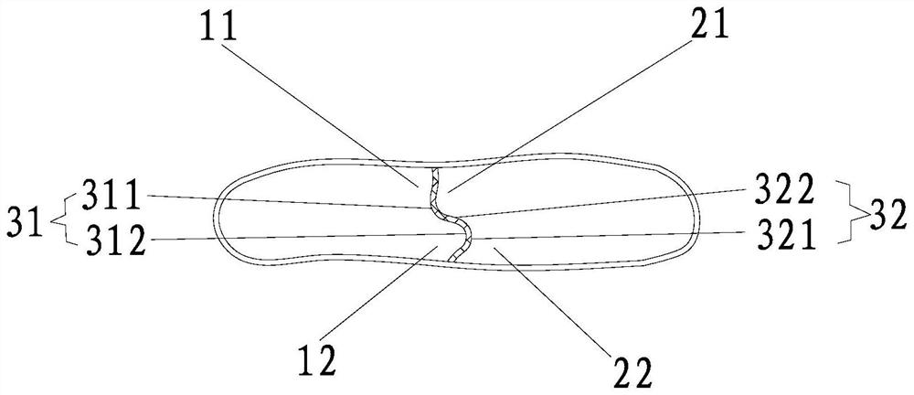 Discharging nozzle and biscuit casting forming and manufacturing method using discharging nozzle