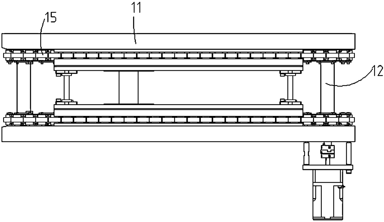 Horizontal chain type conveyor structure for conveying wood