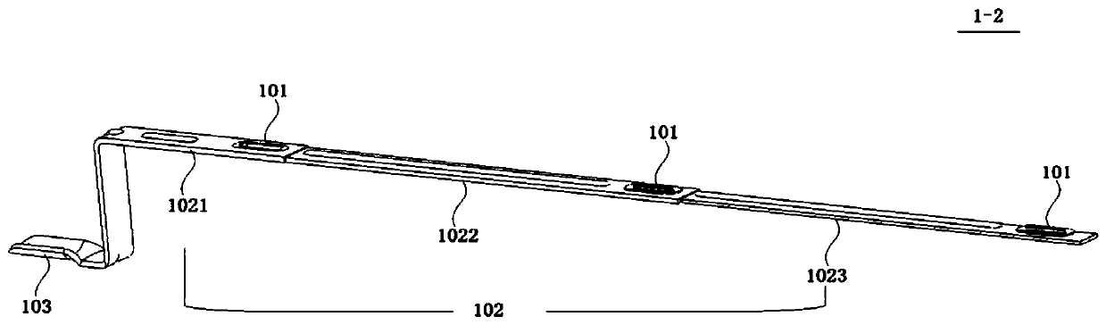 Conductive connecting piece and multi-jack socket