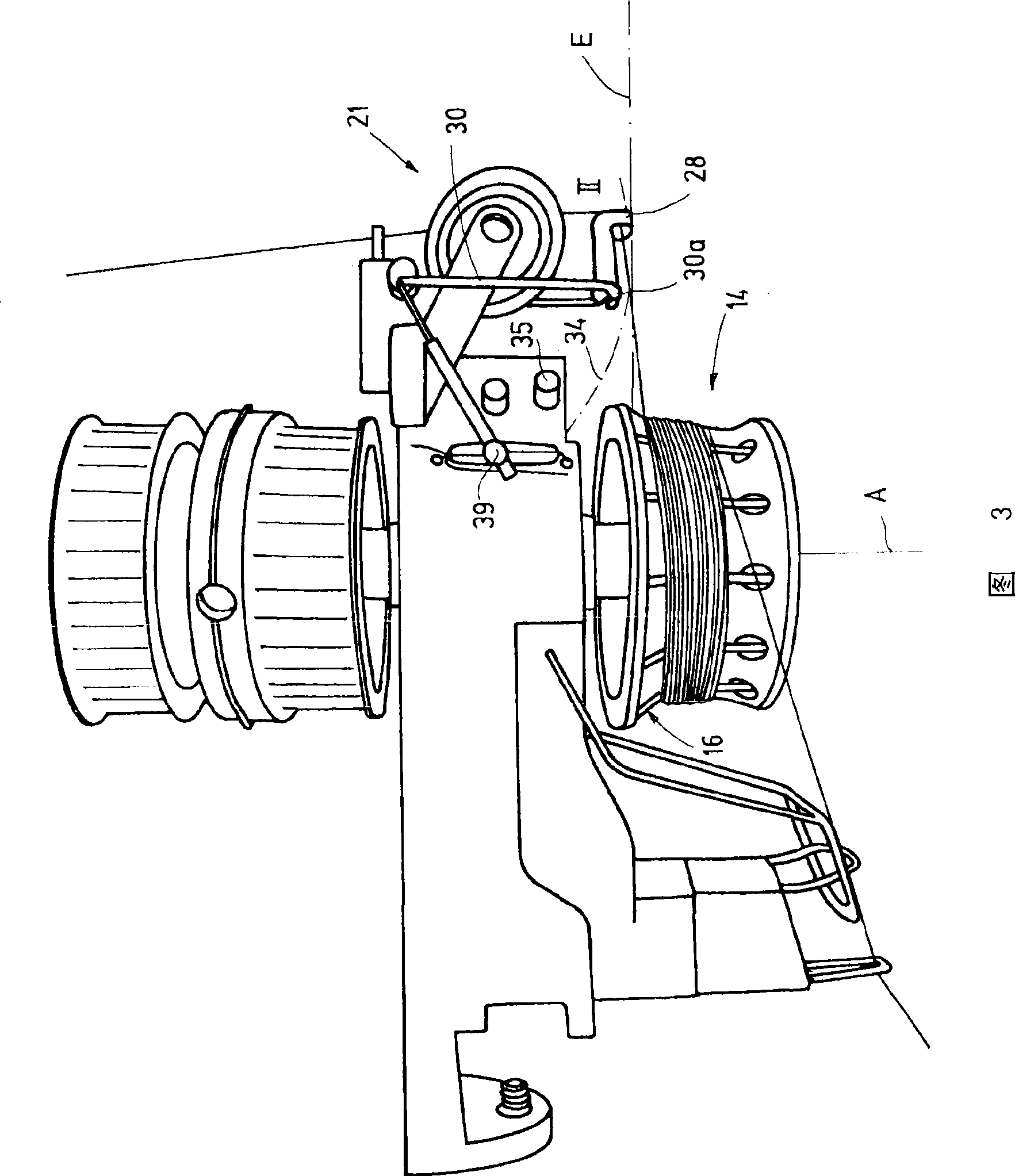 Active yarn guide with a movable yarn feeding ring