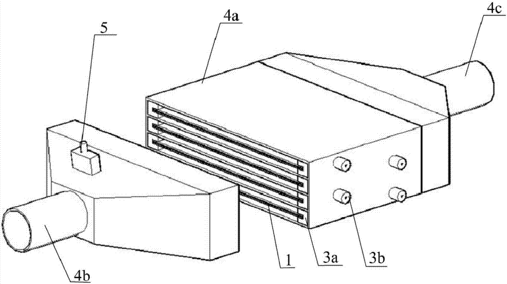 Integrated device for treating industrial waste gas based on multilayer plate and method for treating industrial waste gas