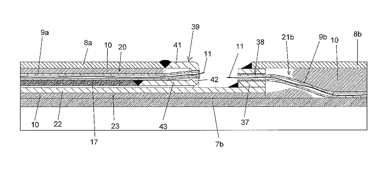 Thermally insulated and heated double-walled pipe segment for fitting by screw fastening, and a method of implementing such a pipe segment