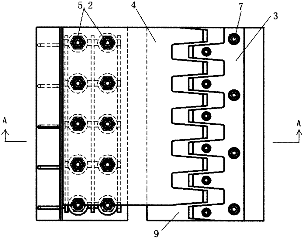 A comb-type vibration-absorbing displacement bridge telescopic device