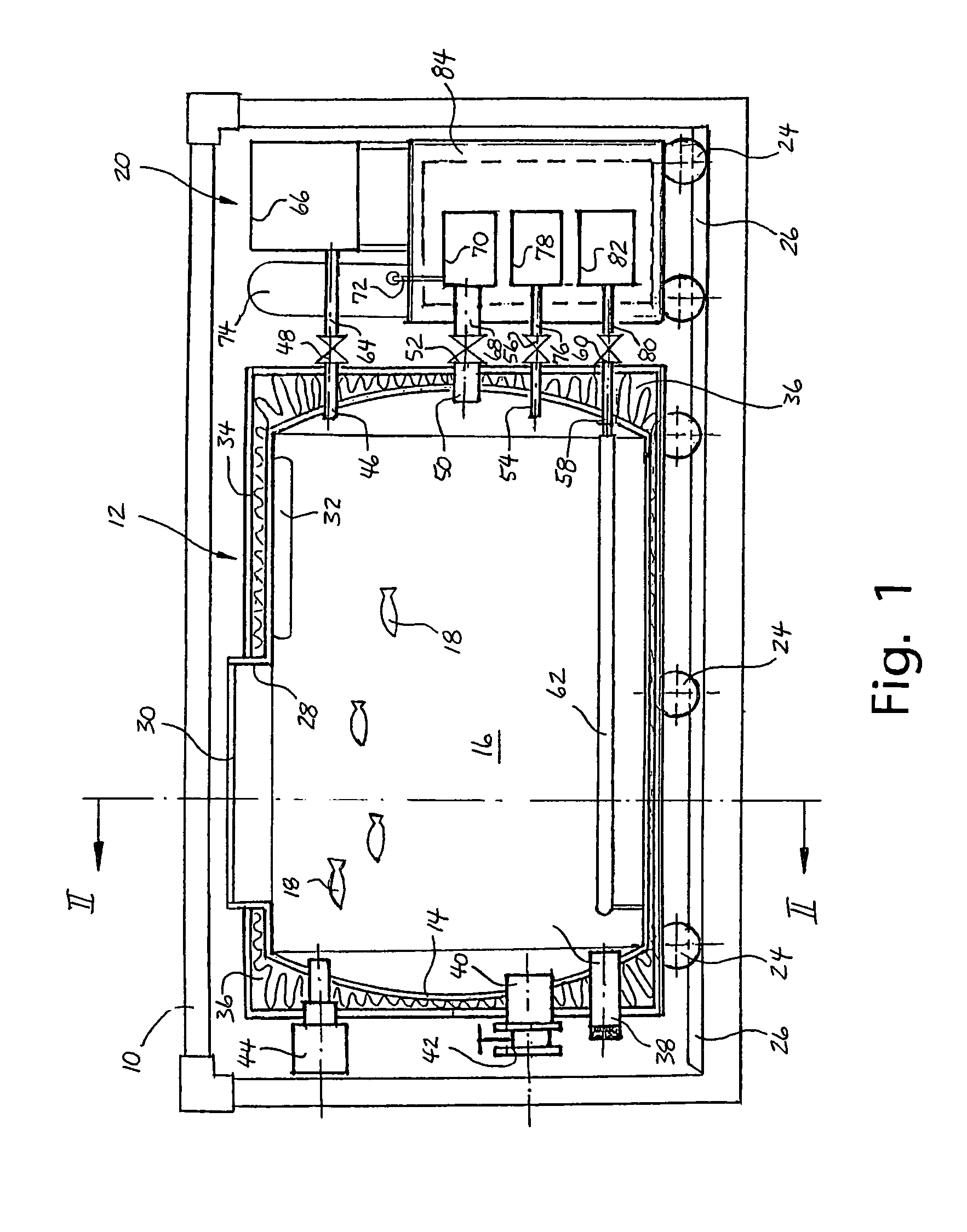 Technical arrangement for transporting live fish or shellfish in water