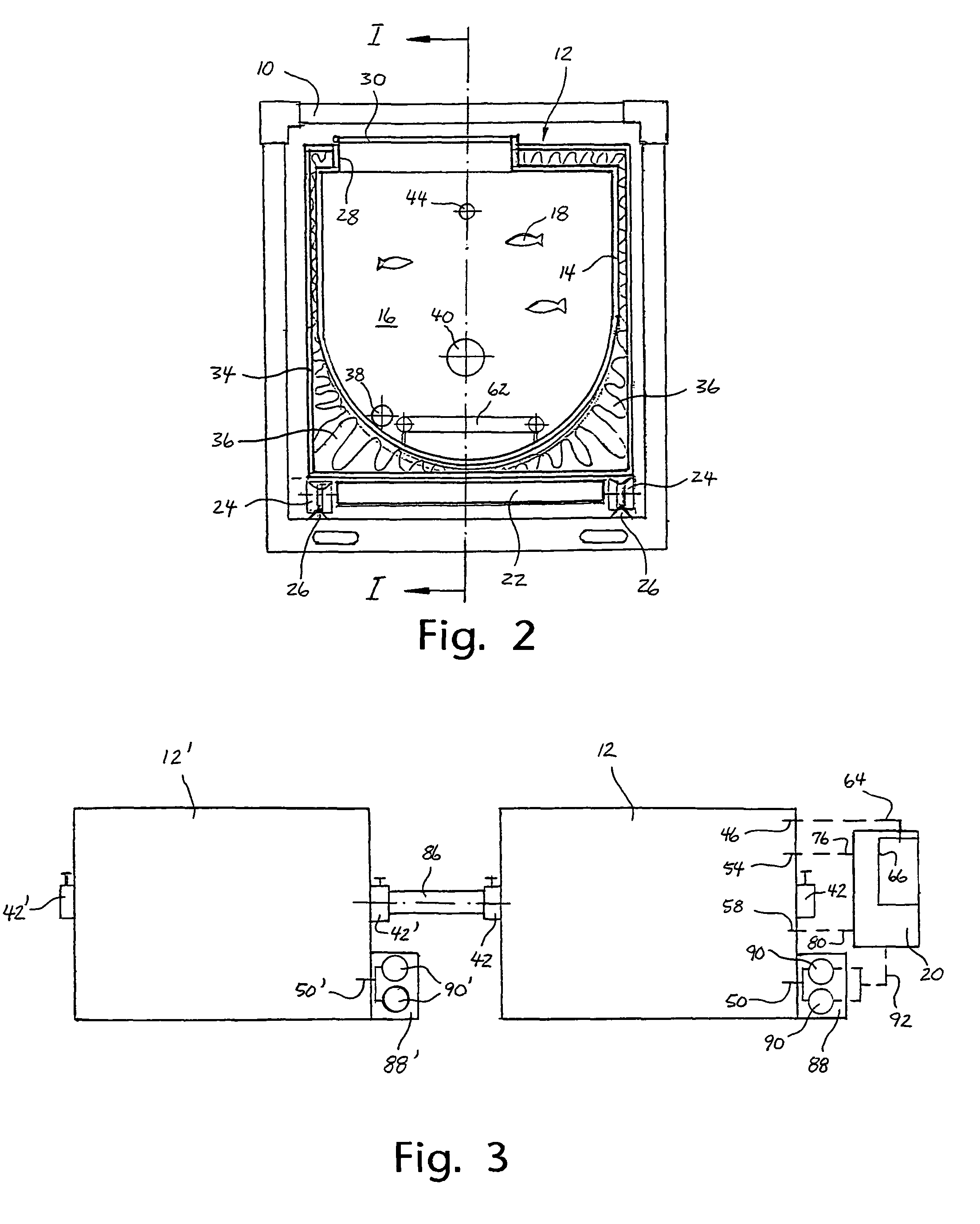 Technical arrangement for transporting live fish or shellfish in water