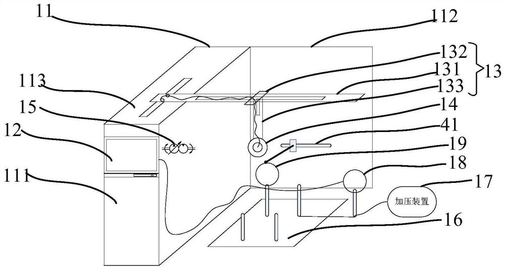 Automatic calibrating device for pressure instrument and calibrating method thereof