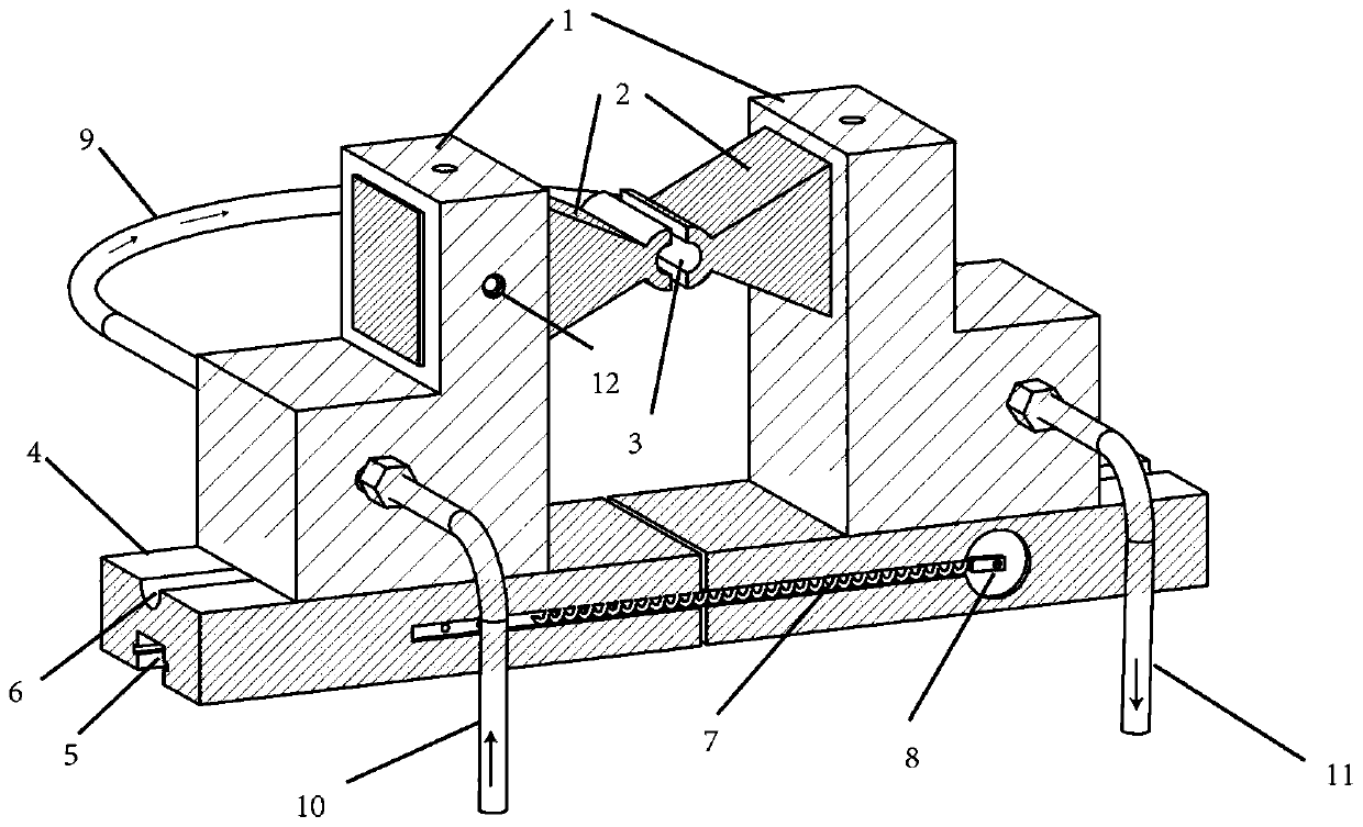 High-temperature optical fiber micromachining device capable of being opened and closed