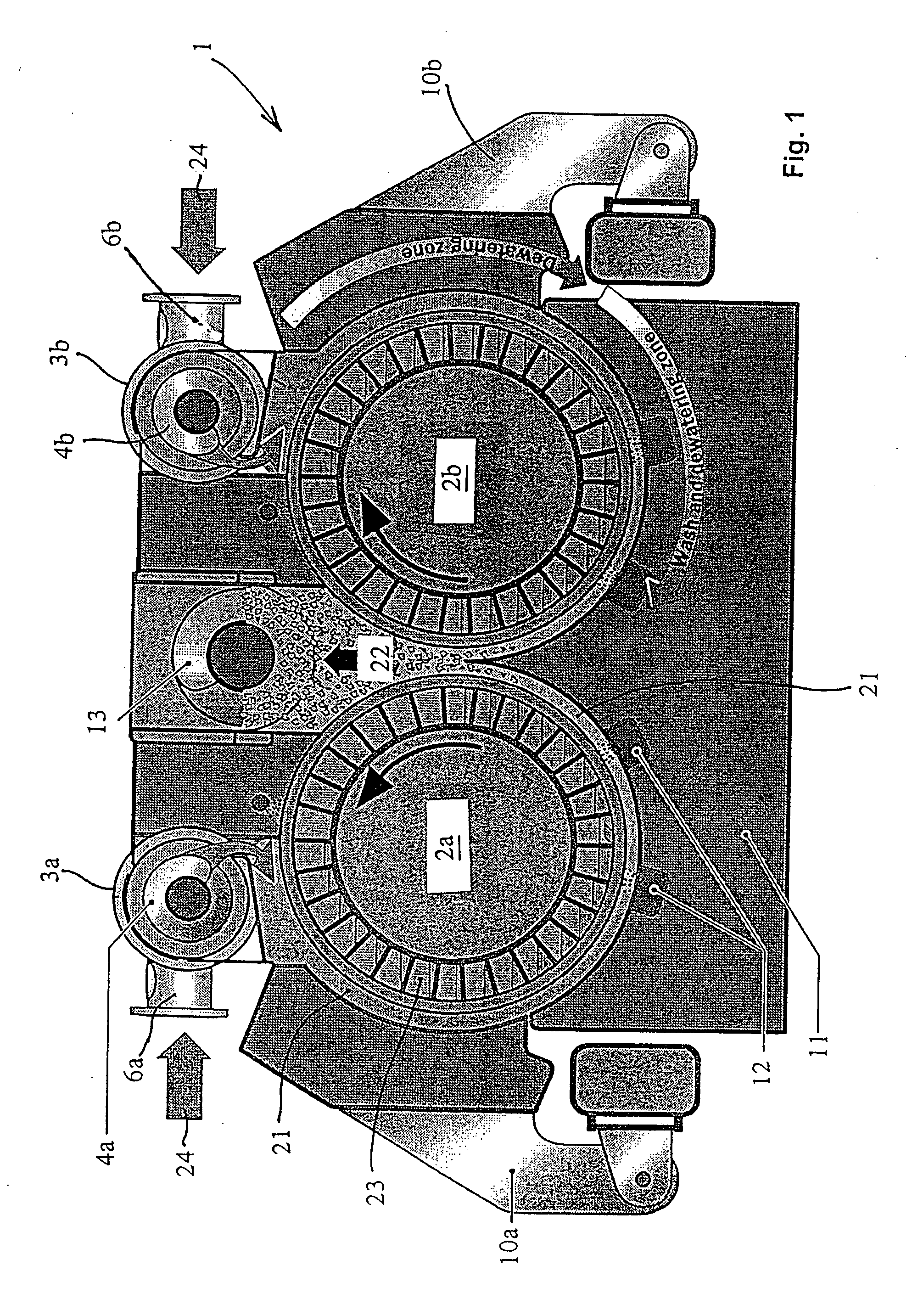 Device for distributing cellulose pulp of low and medium consistency in order to form a uniform pulp web