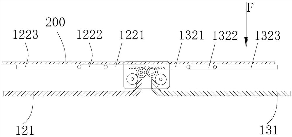 Flexible display device and its folding mechanism