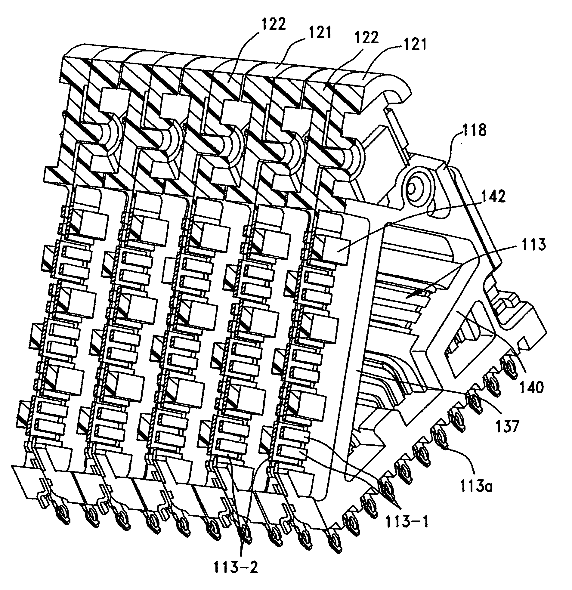 Mezzanine-style connector with serpentine ground structure