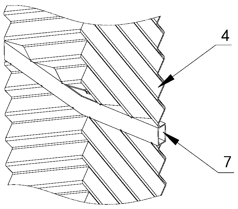 Plate type condenser capable of discharging liquid in middle