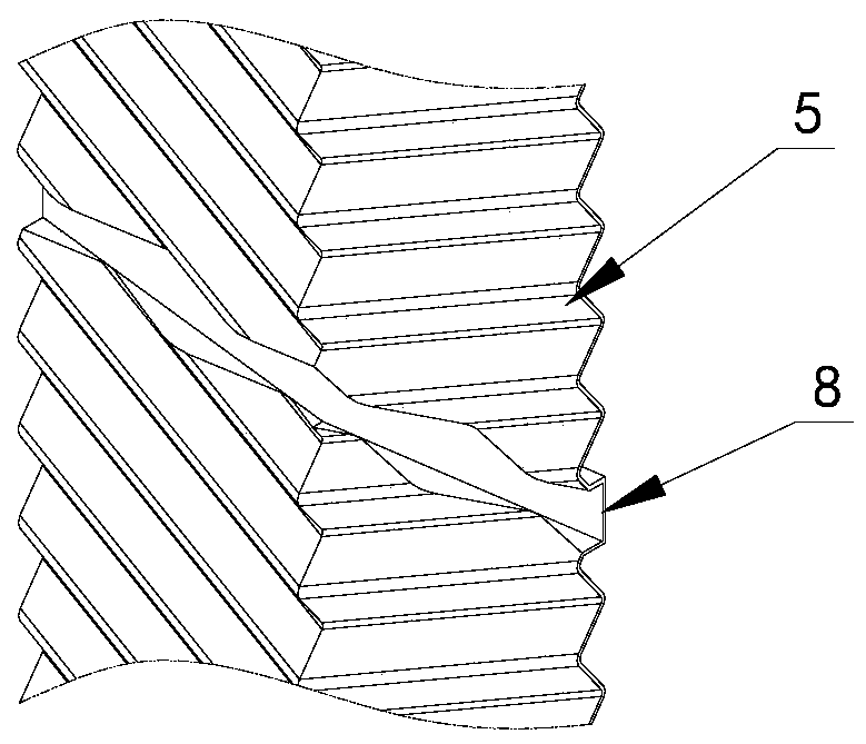 Plate type condenser capable of discharging liquid in middle