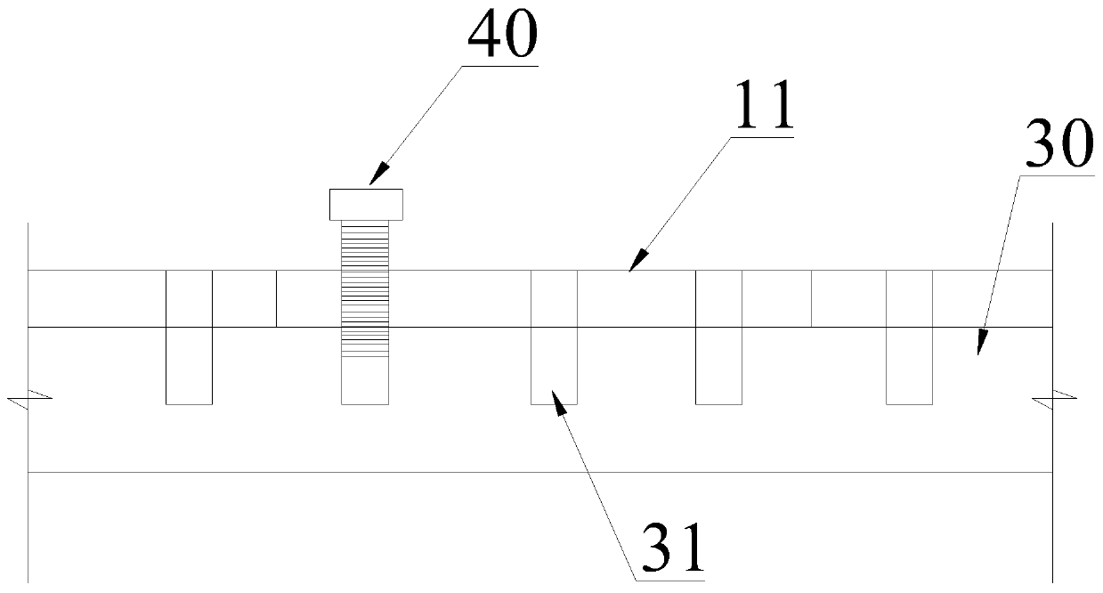 Roof panel assembly and construction method thereof