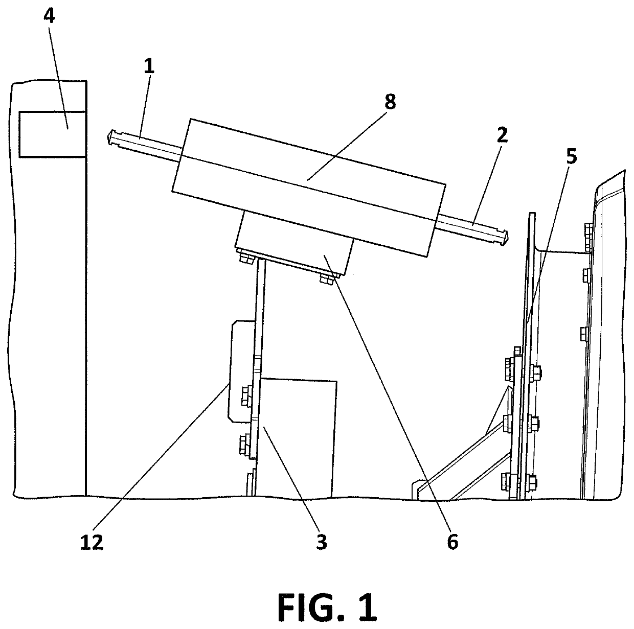 Lightning transmission device between the rotor and the nacelle in a wind turbine