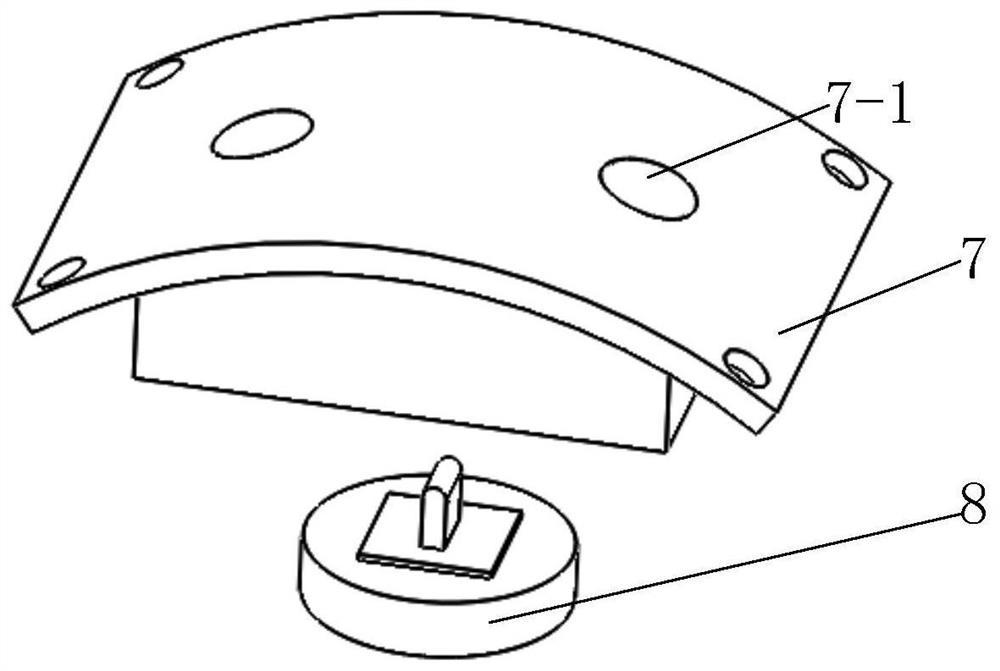 A distributed sensing underwater vehicle and its drive control method