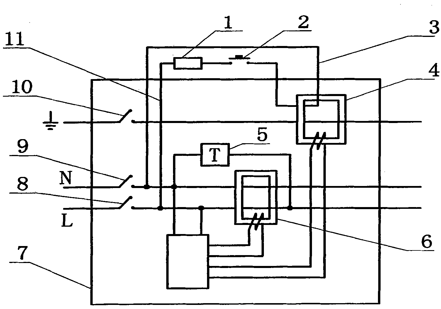 All-round leakage protection plug for monitoring live detectability of ground wire