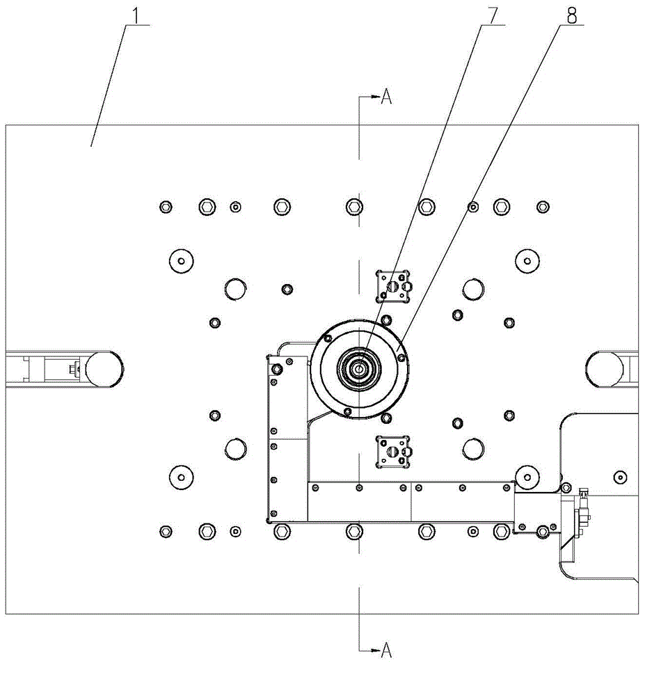 Injection mold adopting inverted rubber intake mode