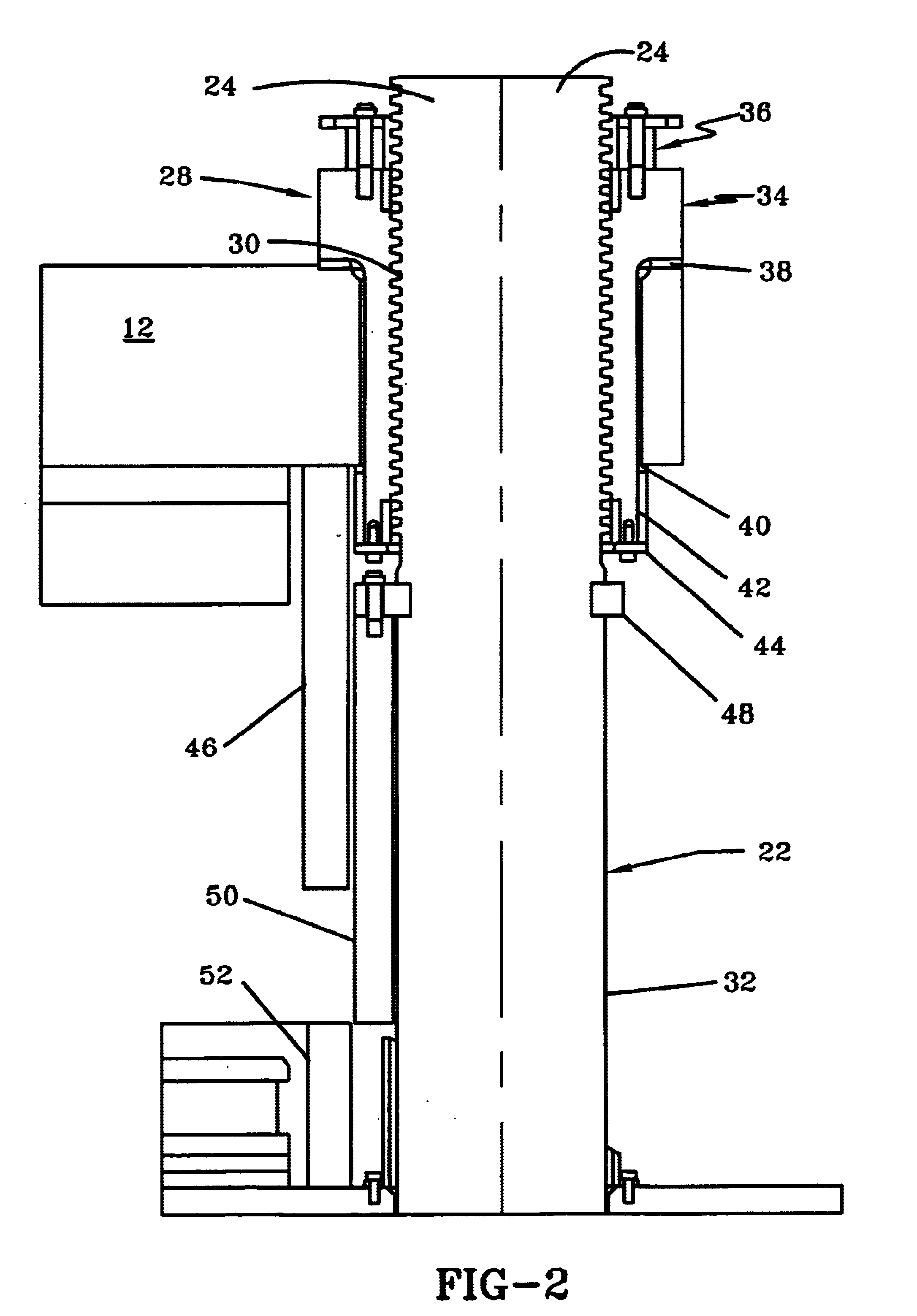 Apparatus and method for locking a tire vulcanizing press