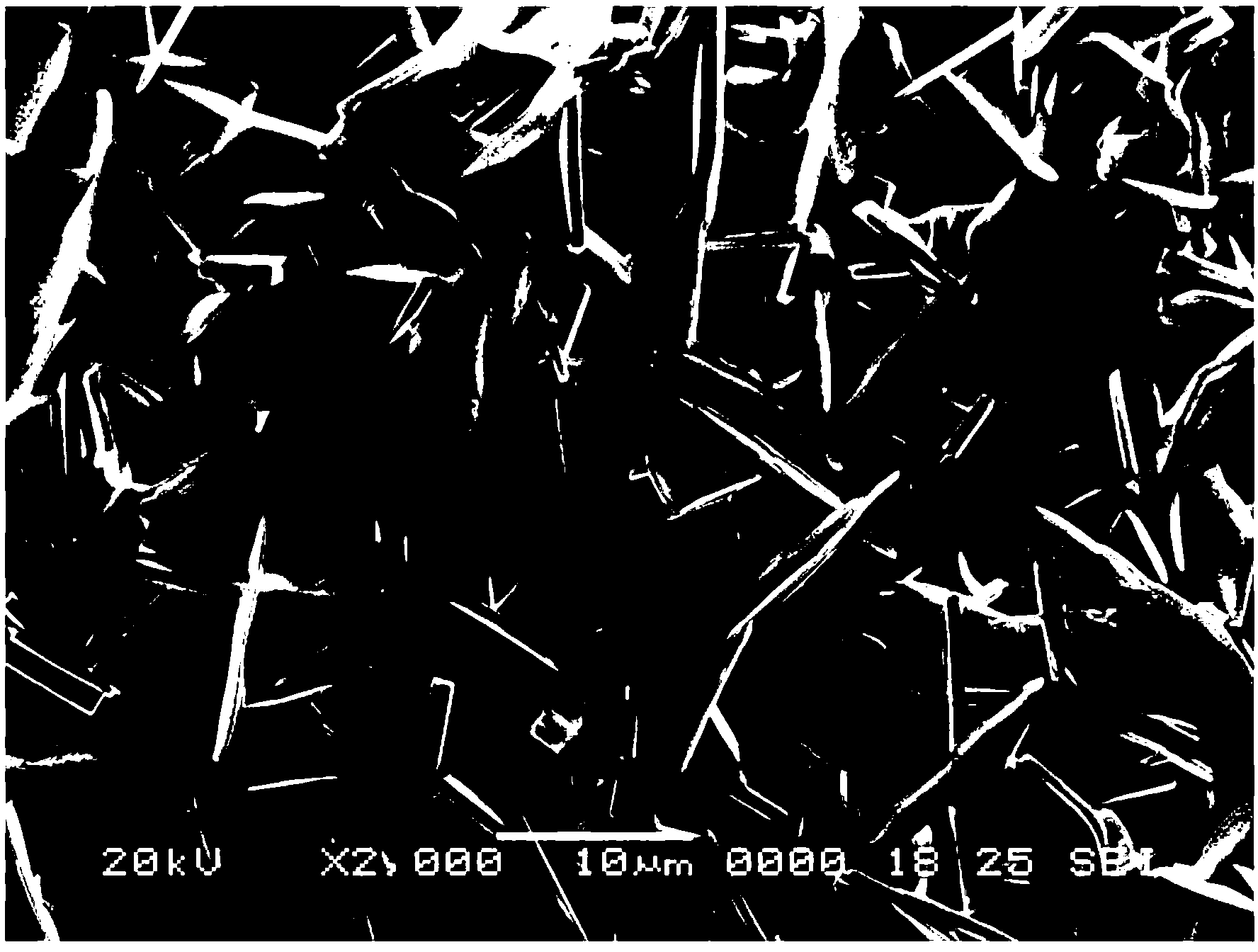 High-permittivity microwave dielectric ceramics capable of being sintered at medium-low temperature and preparation method thereof