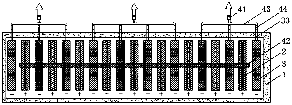 Multi-chamber aluminum electrolysis tank and bus system thereof