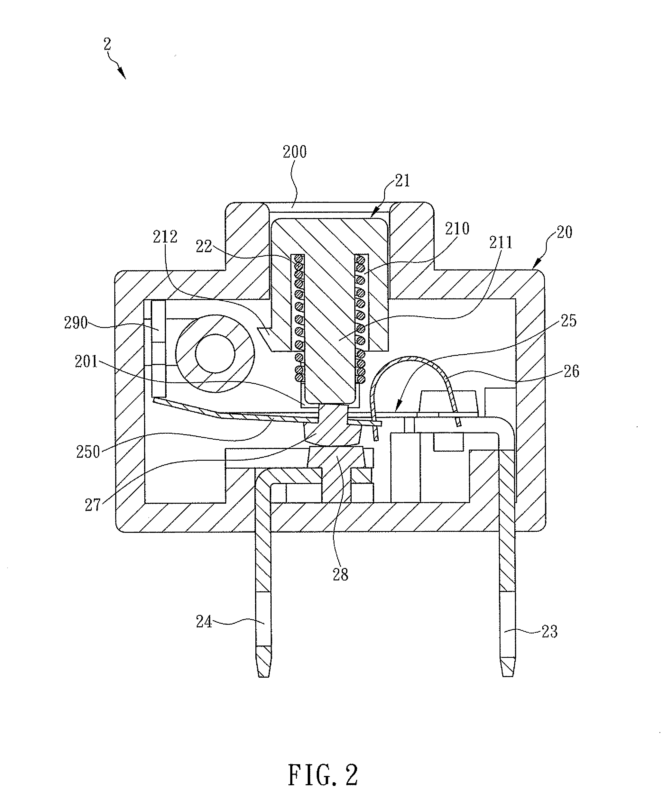 Overcurrent protection device having free trip mechanism