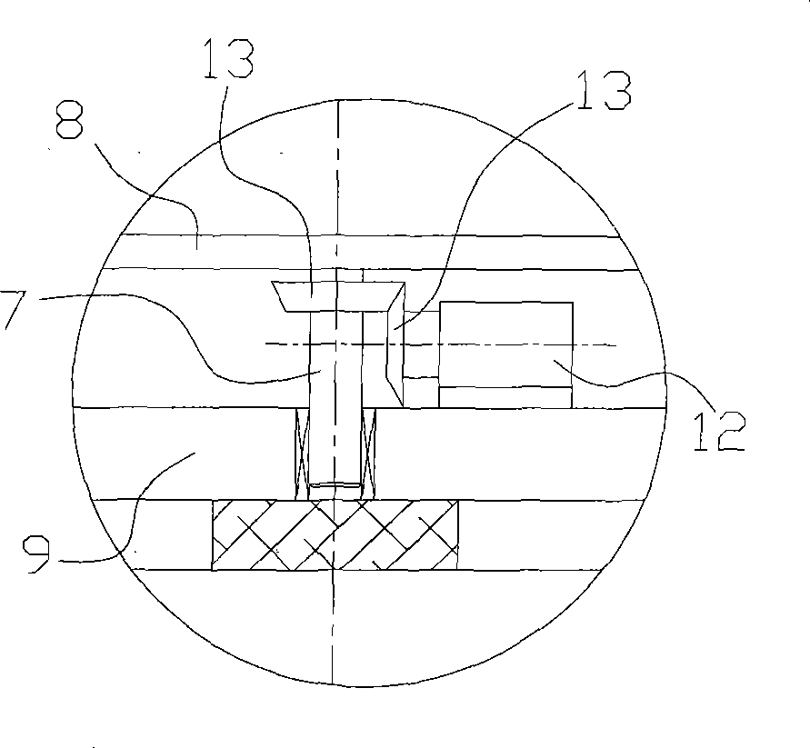 Vertical lifting elevator convenient for entrance and exit and running control method