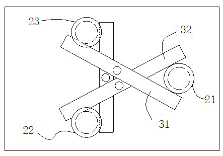 Gear interlocking device of five-gear manual transmission