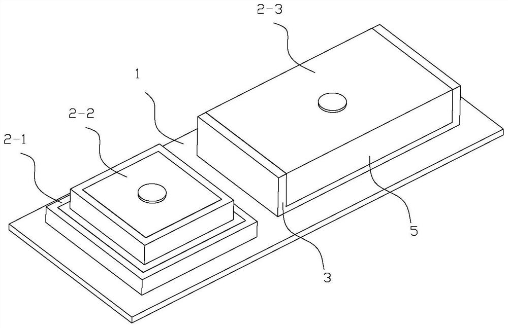 Miniaturized multi-frequency antenna and manufacturing method thereof