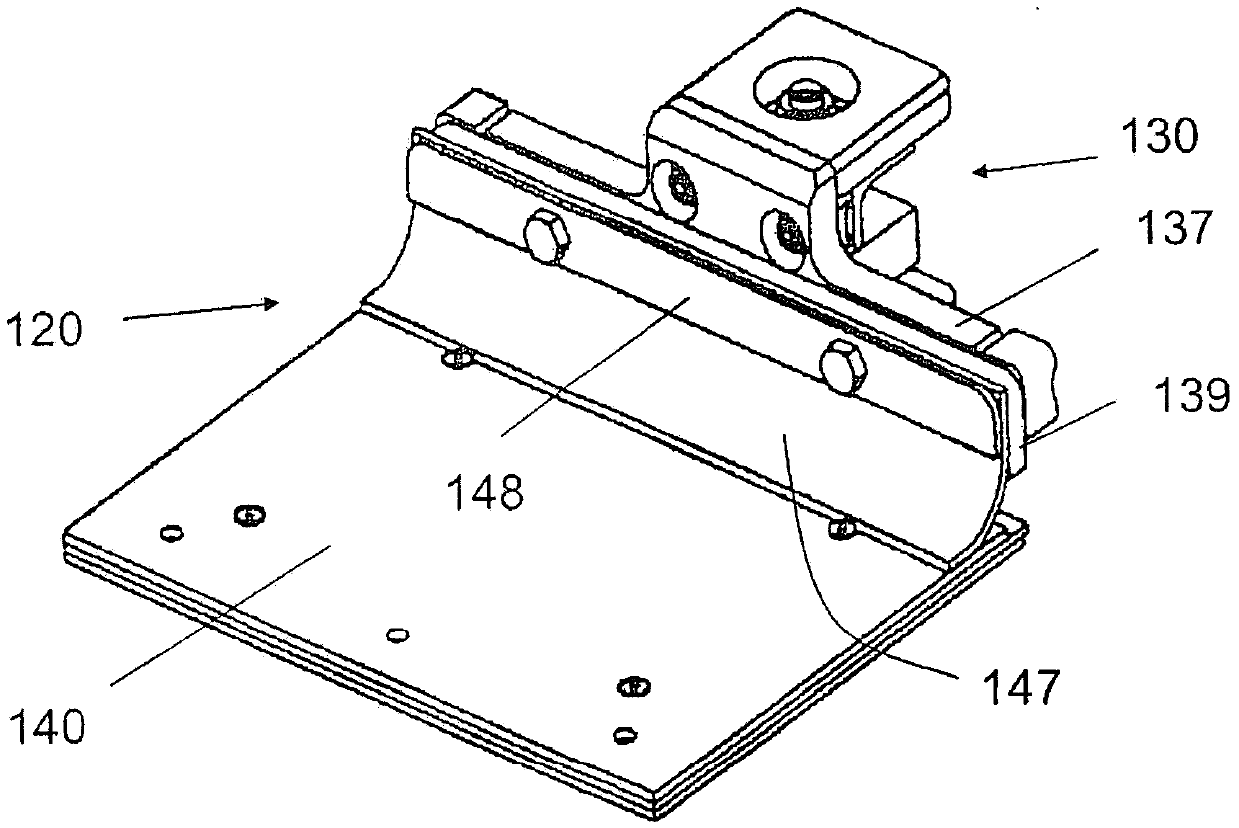 Slat conveyor for extraction systems and transport plates therefor