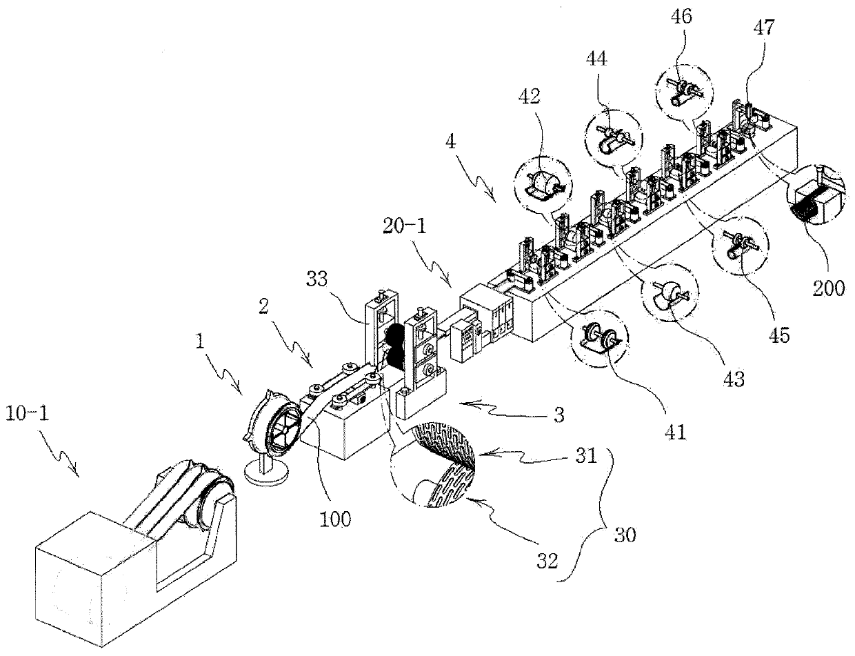 Embossed stainless pipe manufacturing apparatus and embossed stainless pipe manufacturing method using same