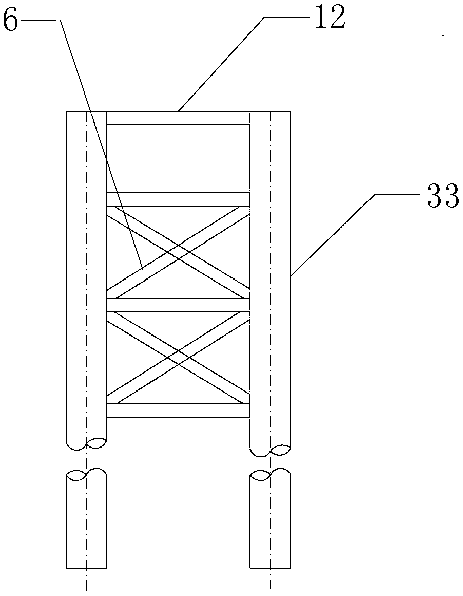 A method and a reinforcement device for laterally limiting and reinforcing the middle part of a steel trestle bridge