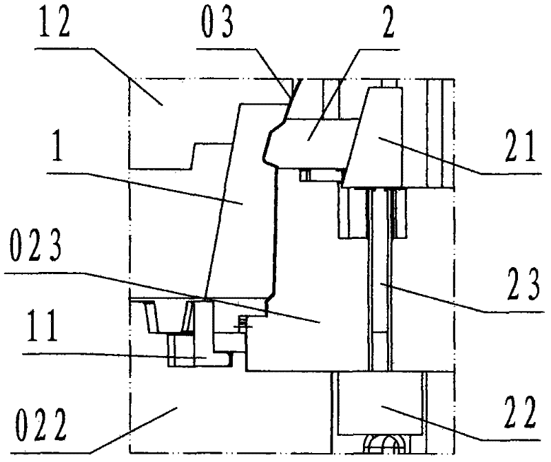 Synchronous core-pulling mechanism on the inner and outer sides of the injection mold for automobile wheel covers