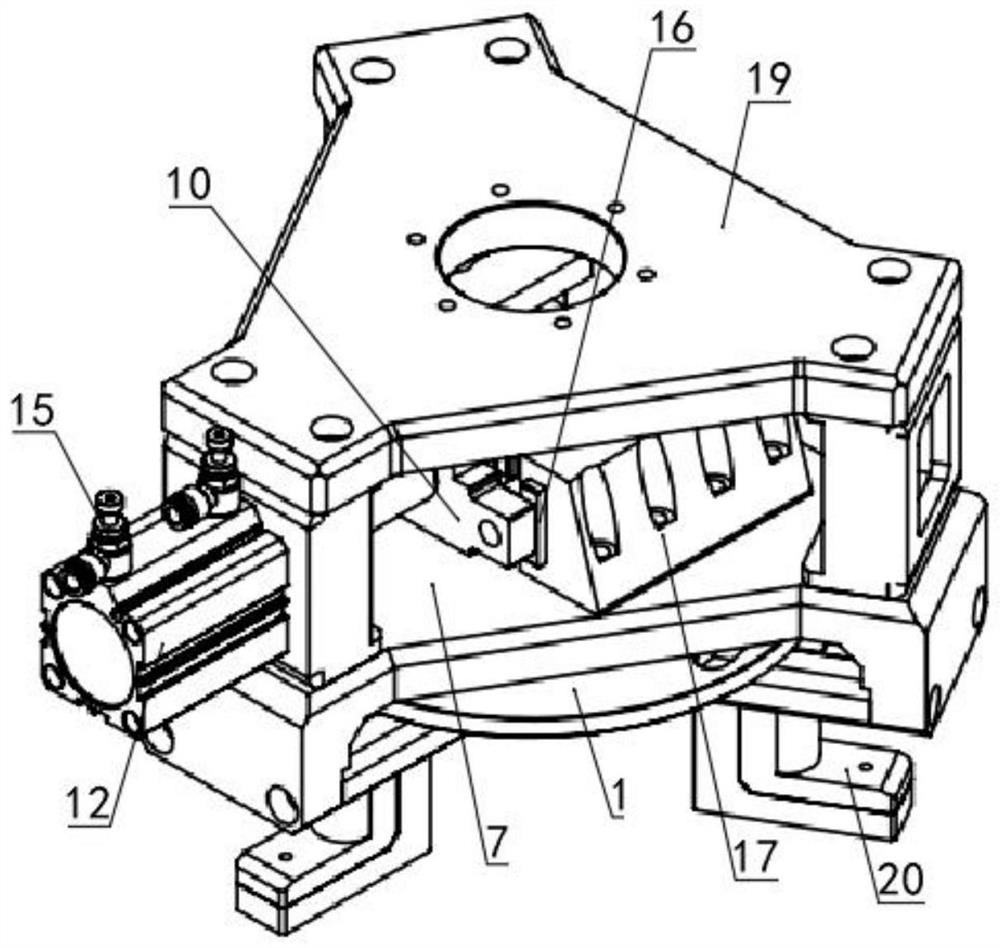 Hub concentric clamping mechanism