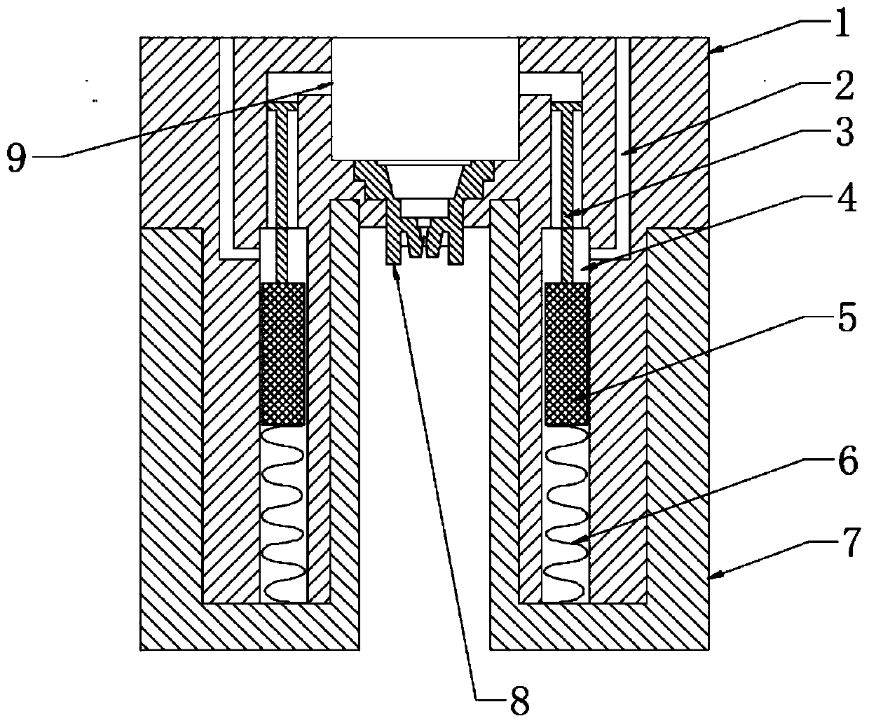 Fan-shaped electrostatic induction atomizing nozzle with automatically adjustable electrode