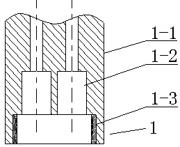 A pipe connection sealing device in a small space