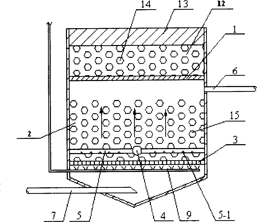 Semi-submergence type sewagte biological contacting oxidation prool and sewage treatment method