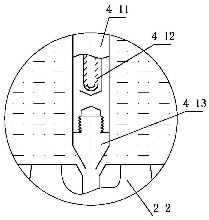 Melt flow control device and method for melting coating forming process