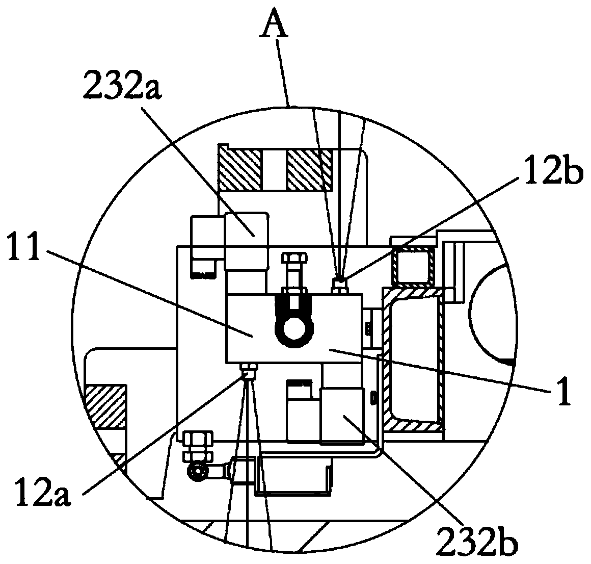 Oil spraying device of fireproofing material pressing machine mold