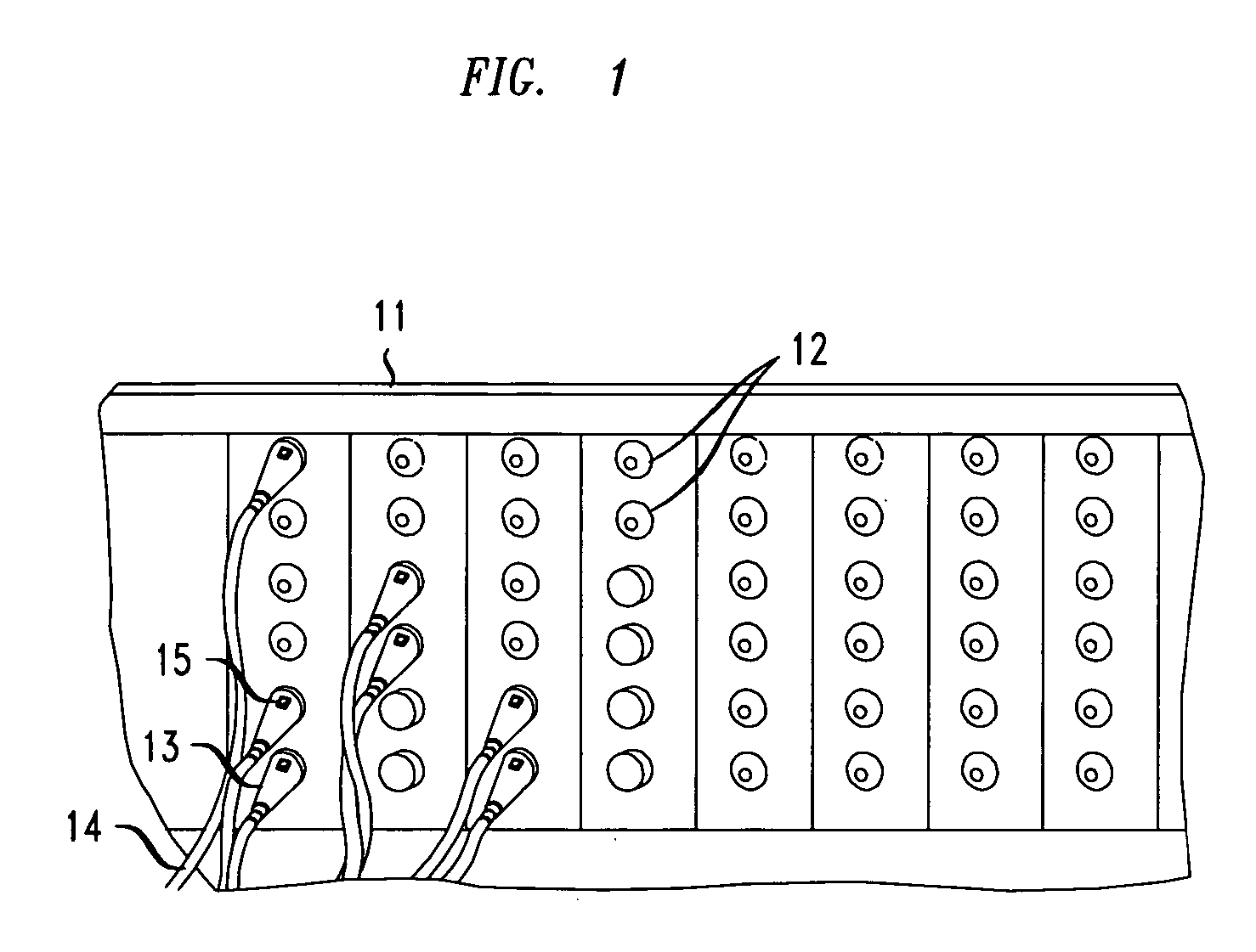 Patch panel cover mounted antenna grid for use in the automatic determination of network cable connections using RFID tags