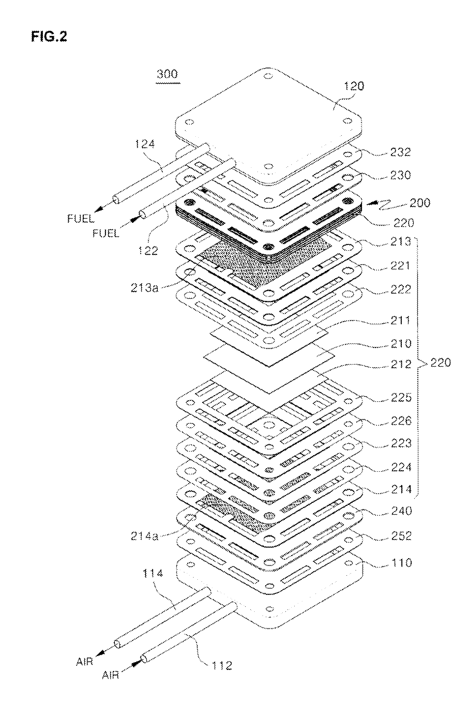 Solid oxide fuel cell stack with uniform flow distribution structure and metal sealing member