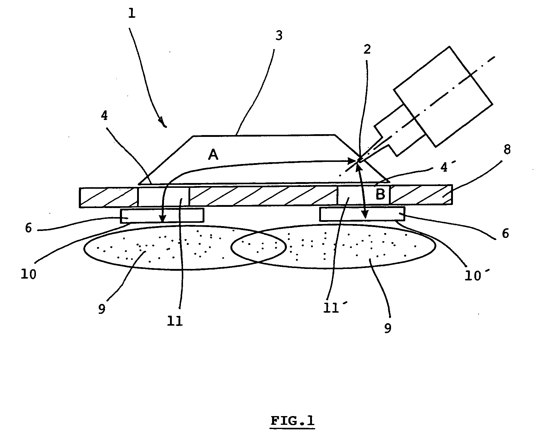 Applicator of microwave plasma generator and microwave plasma generator including this applicator