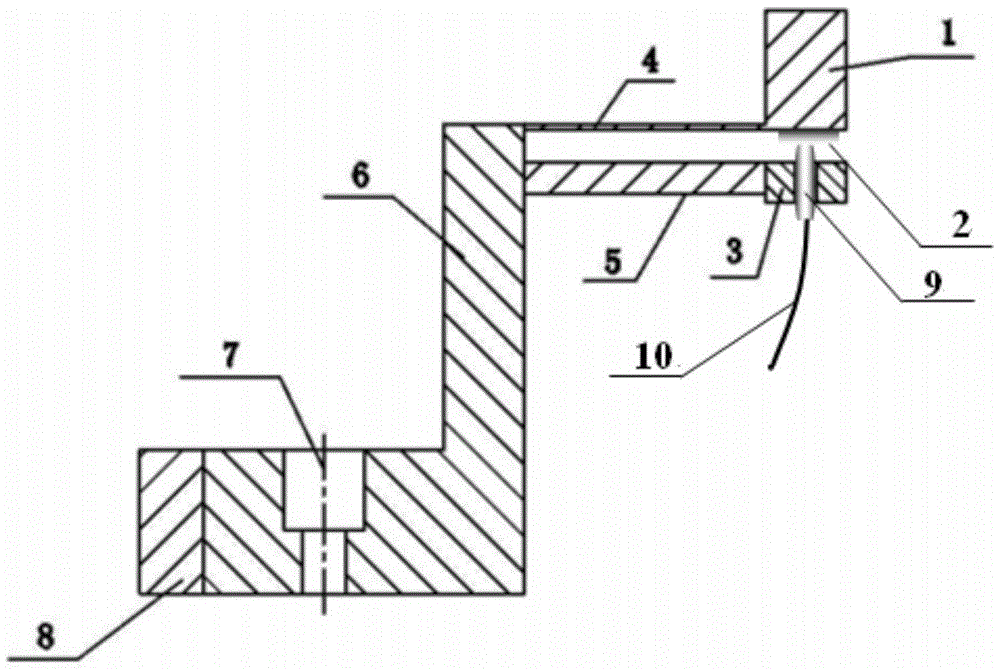 Differential type optical fiber F-P vibrating sensor with wide frequency response and high sensitivity