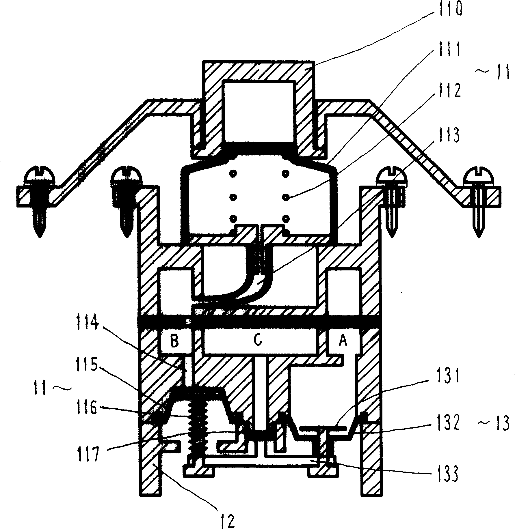 Vacuum closet discharging device