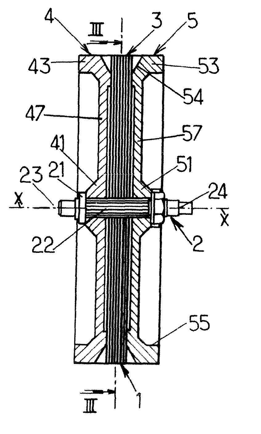 Energy storage device comprising a flywheel