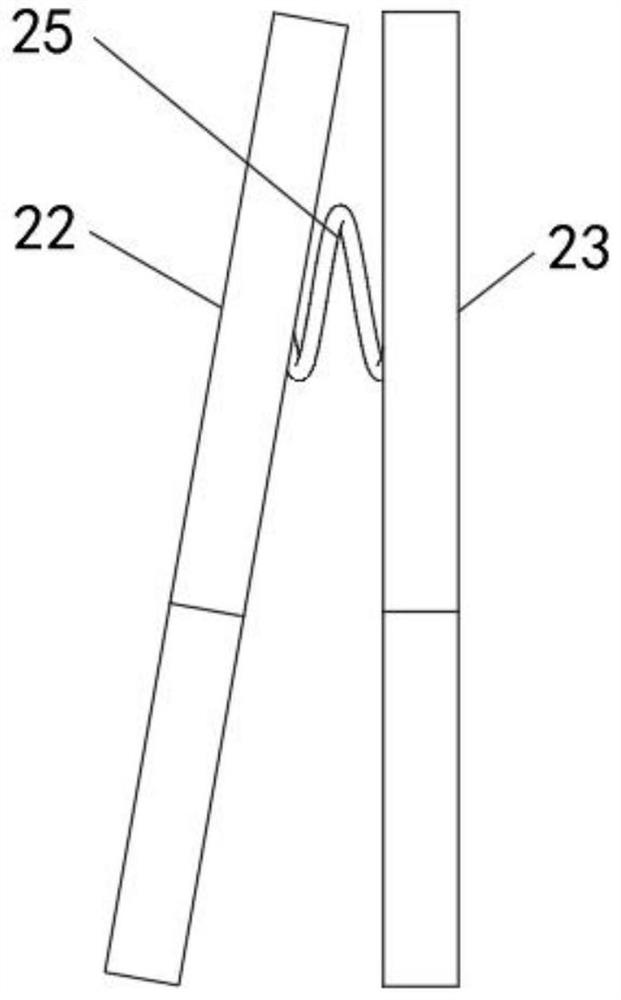 Integrated feeding device for storage and feeding