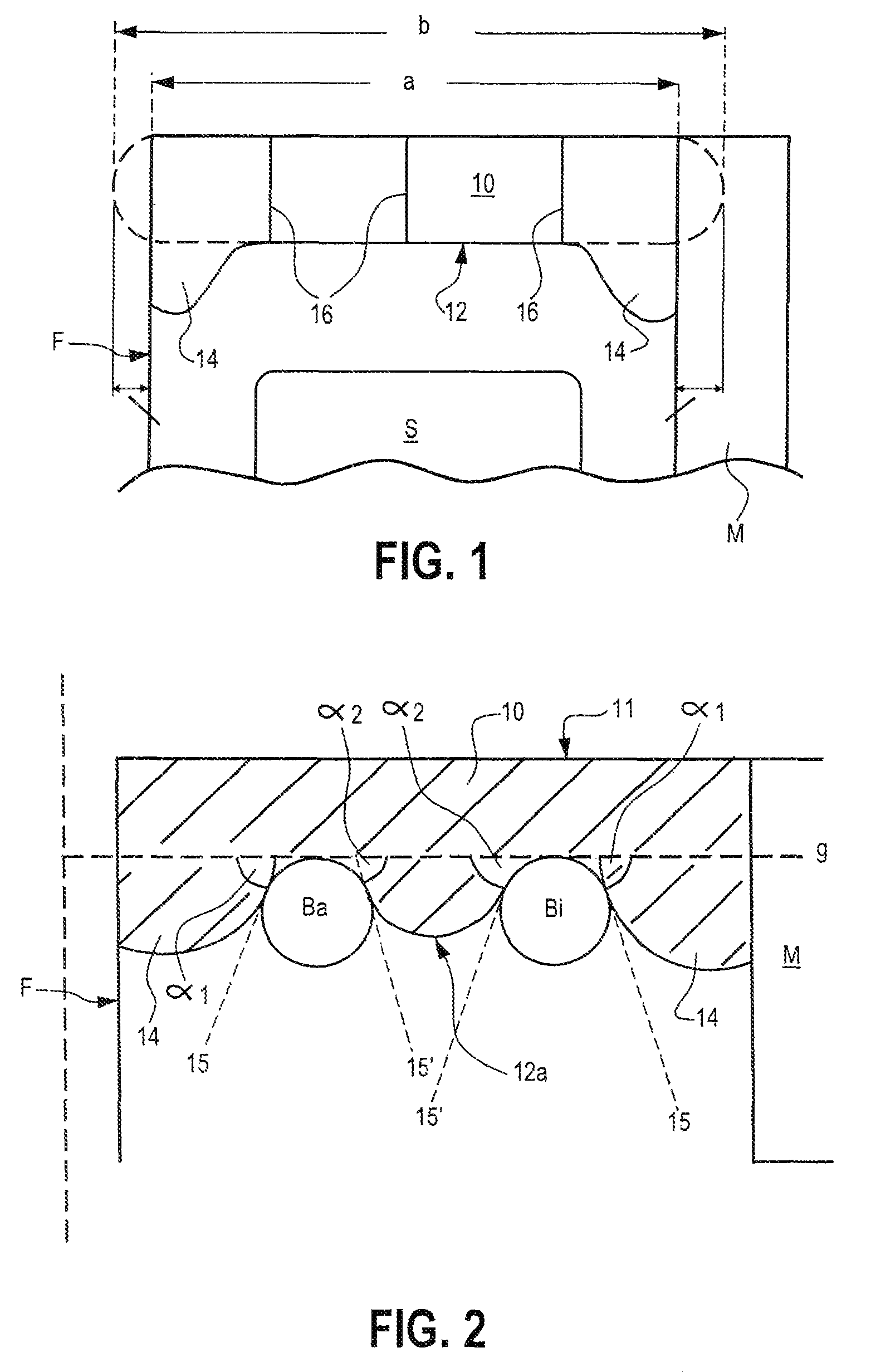 Motor vehicle with knee airbag