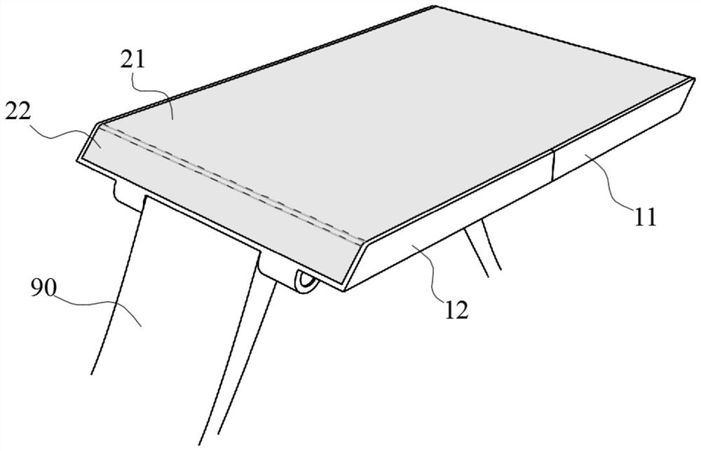 Folding intelligent wearable device with flexible screen and screen control method